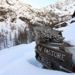 Cartelli presso il Rifugio pastore (Foto: Rodolfo Labelli)